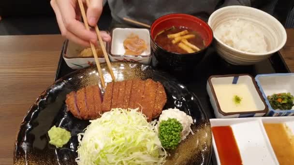Conjunto Comida Japonesa Gyukatsu Carne Leão Frito Frito Com Crosta — Vídeo de Stock
