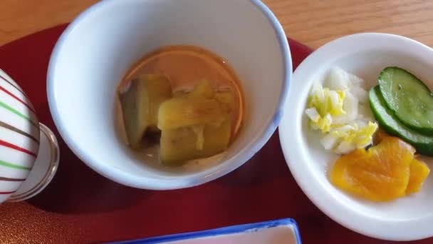 Japon Kahvaltısı Sabah Yemeği Yulaf Lapası Izgara Balık Miso Çorbası — Stok video