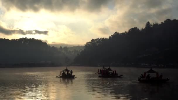 Tayland Ruk Thai Yunnan Köyü Mae Hung Oğlu Çin Teknesi — Stok video