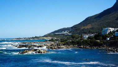 Güney Afrika tatili Cape Town yakınlarındaki Clifton plajı Güney Atlantik Okyanusu kıyısı tatil tatili