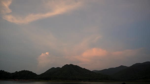 Rezervuar Günbatımı Turuncu Gökyüzü Sihirli Bir Saat Gölü Tropikal Dağ — Stok video