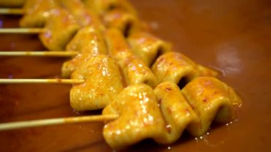 Kore sokak yemekleri sıcak balık çorbası Eomuk gochujang kırmızı baharatlı sos