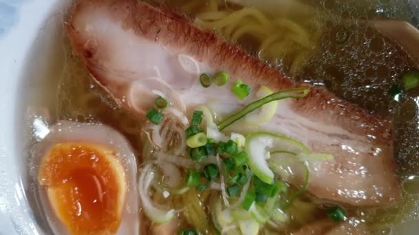 Hokkaido Signature Dish Salt Hot Noodle Shio Ramen Thick Pork — стоковое видео