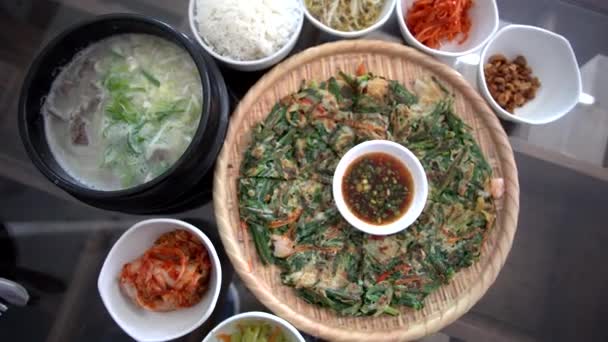 Makanan Korea Makanan Laut Panekuk Sapi Sapi Sup Tulang Hidangan — Stok Video