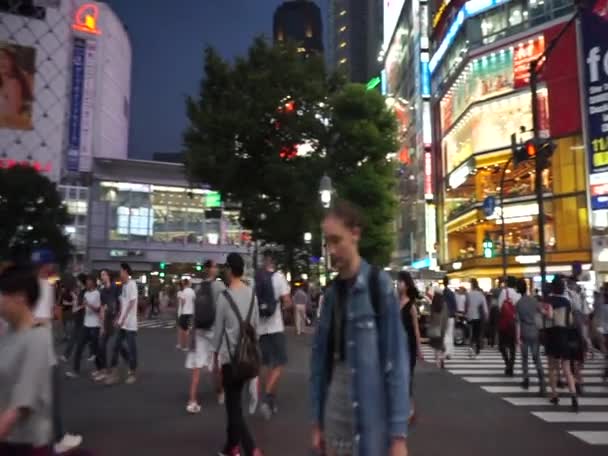 Tokio Japan Sep 2016 Shibuya Überquert Berühmte Kreuzung Der Abenddämmerung — Stockvideo