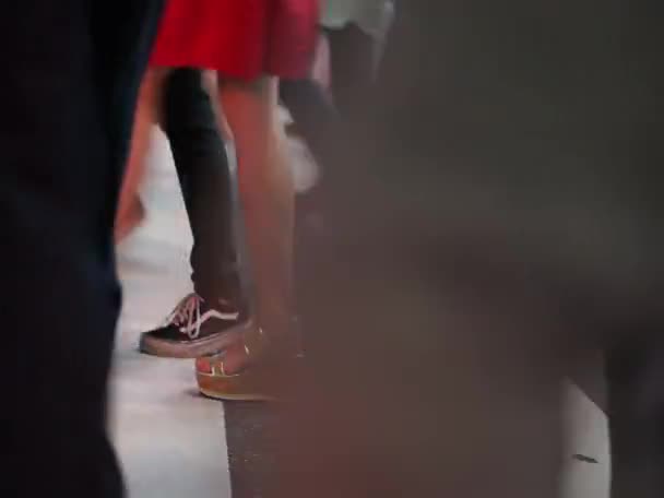 Chodec Nohy Lidé Dav Přecházející Shibuya Křižovatce — Stock video
