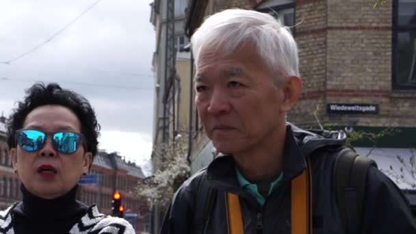 Azji Senior Para Podróżować Plecak Europy Kopenhaga Dania Emerytury Życie — Wideo stockowe