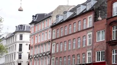 Kopenhag 'daki apartman mimari binaları Avrupa tarihsel cephesi HD' yi işaret ediyor
