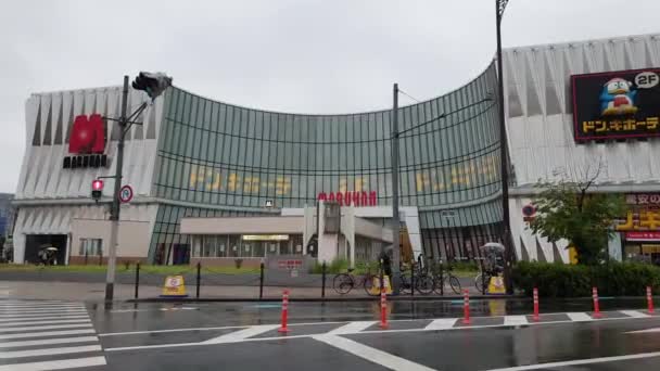 오사카 2023 유명한 관광객과 마루한 파칭코와 비오는 Donki — 비디오