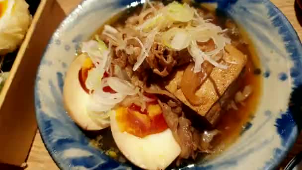 Small Side Dish Japanese Izakaya Food Beef Stew Tofu Egg — Stock Video