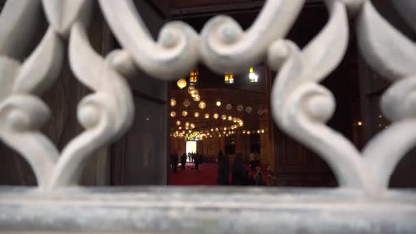カイロ エジプトムハマドアリモスクインテリアホールの詳細デザイン イスラムの窓パターン — ストック動画