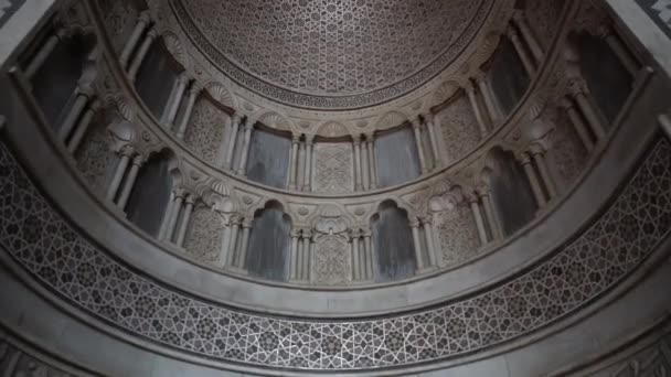 カイロ エジプトムハマドアリモスクインテリアの詳細デザインと金とイスラム幾何学パターン — ストック動画