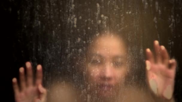 アジアの女性 心の疲れ ストレス 燃え尽きる Blur ショー ガラス怖い シーン — ストック動画