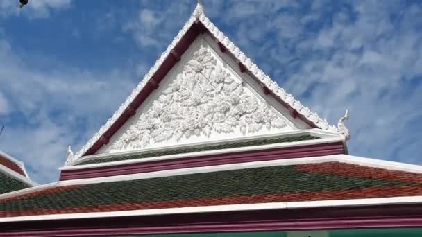 Bangkok Thailand Wat Benchamabophit Marmeren Tempel Oriëntatiepunt Gips Beeldhouwwerk Details — Stockvideo