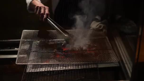 Άνθρακας Και Φλόγα Σχάρα Yakitori Ιαπωνικά Τροφίμων Izakaya Στυλ Γίνεται — Αρχείο Βίντεο