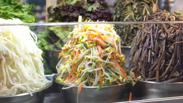 Bibimbab Свіжий Вегетаріанський Солоний Інгредієнт Ринку Квангунджу Південна Корея Вулиця — стокове відео