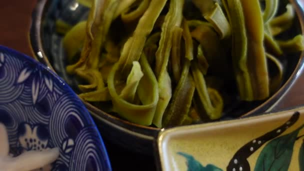 Gongcai Verduras Verdes Secas Intestino Pato Ingrediente Crujiente Del Rollo — Vídeos de Stock