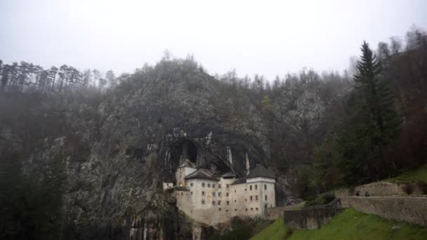 Predjama Castlecliff Ορόσημο Άκρη Στη Σλοβενία Όμορφη Ιστορική Έλξη — Αρχείο Βίντεο