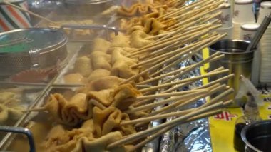 Kore sokak yemekleri, Myeong dong dong bölgesi, eomuk balığı keki, oden çorbası, Güney Kore çorbası.