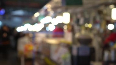 Gwangjang marketi geleneksel yemek tezgahı Seul 'ün yiyecek perakendecileri bulanık