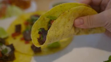 Yumuşak mısır katlama tortilla taco Meksika yerel yemeği
