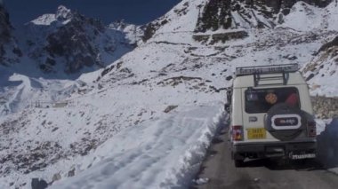 karlı dağ yolu 