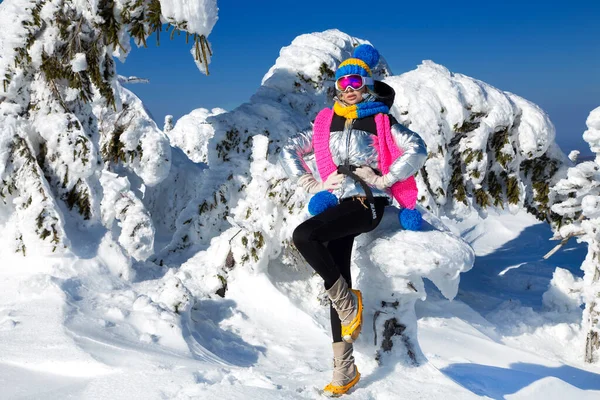 Moda Invierno Hermosa Mujer Está Usando Chaqueta Plata Gafas Esquí —  Fotos de Stock