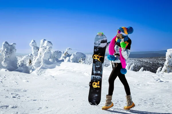 Garota Snowboarder Gosta Estância Esqui Mulher Bonita Roupa Inverno Está — Fotografia de Stock