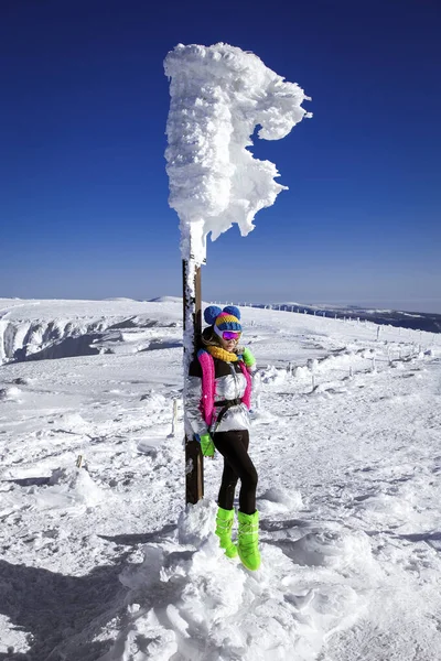 Pretty Girl Wearing Silver Jacket Ski Goggles Winter Hat Giant — Fotografia de Stock