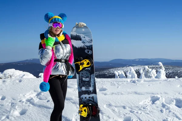 Garota Snowboarder Gosta Estância Esqui Mulher Bonita Roupa Inverno Está — Fotografia de Stock