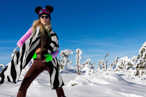 Winter Fashion Beautiful Woman Wearing Jacket Winter Hat Colorful Scarf — 스톡 사진