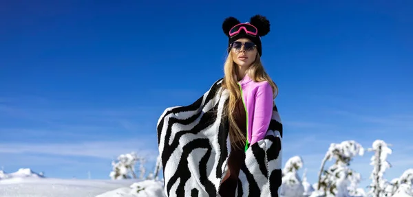 Winter Fashion Beautiful Woman Wearing Jacket Winter Hat Colorful Scarf — Fotografia de Stock