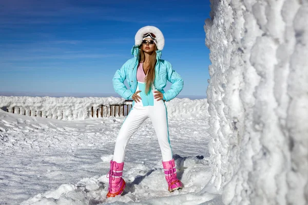Winter Fashion Beautiful Woman Wearing Sexy Winter Clothing Winter Hat — Stockfoto