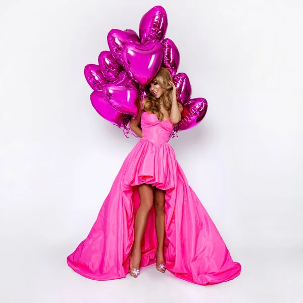 Hermosa Mujer Vestido Largo Increíble Celebración Globos Color Rosa Está — Foto de Stock
