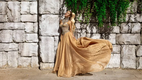 Elegan Mewah Mode Malam Glamour Wanita Elegan Bergaya Dengan Gaun — Stok Foto
