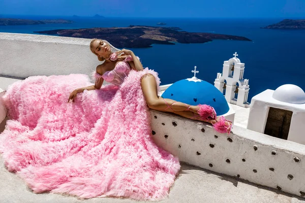 Glamour Stylish Elegant Bride Woman Pink Long Wedding Dress Posing — Stock Photo, Image