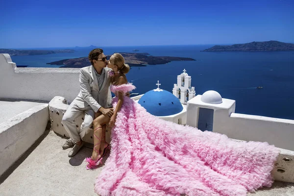 Amor Verão Belo Casal Jovem Feliz Roupas Casamento Está Posando — Fotografia de Stock