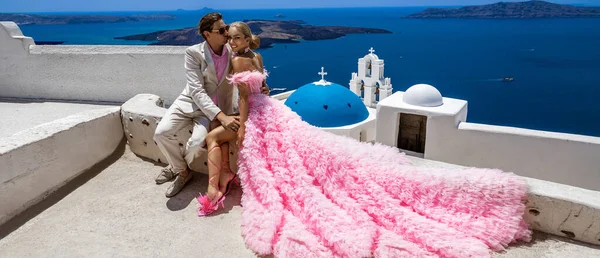 Sommerliebe Schönes Glückliches Junges Paar Hochzeitskleidung Posiert Der Nähe Der — Stockfoto