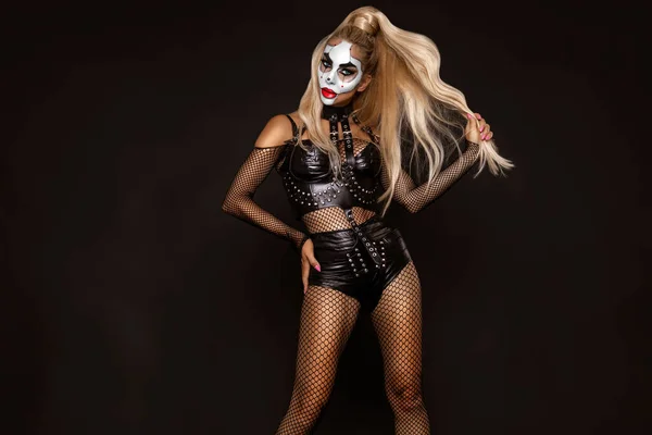 Mujer Sexy Maquillaje Halloween Traje Látex Sobre Fondo Negro Halloween —  Fotos de Stock