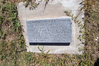 Kansas yakınlarındaki Mini Özgürlük Heykeli 'nin altındaki plaket. Yüksek kalite fotoğraf