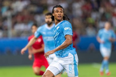 Atina, Yunanistan - 16 Ağustos 2023: Manchester City 'li Nathan Ake' nin oyuncusu, Manchester City ile Sevilla arasında oynanan UEFA Süper Kupa Finali sırasında, Pire 'nin Stadyumu Karaiskakis kentinde maç yapıyor