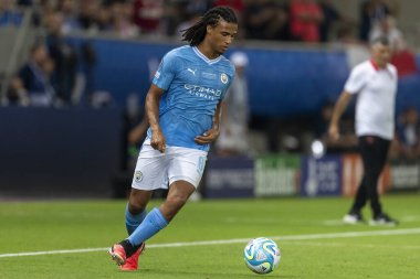 Atina, Yunanistan - 16 Ağustos 2023: Manchester City 'li Nathan Ake' nin oyuncusu, Manchester City ile Sevilla arasında oynanan UEFA Süper Kupa Finali sırasında, Pire 'nin Stadyumu Karaiskakis kentinde maç yapıyor