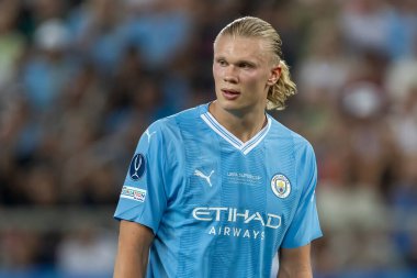 Atina, Yunanistan - 16 Ağustos 2023: Manchester City Erling Haaland 'ın oyuncusu Manchester City ile Sevilla arasında oynanan UEFA Süper Kupa Finali' nde eylem halinde