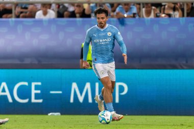 Atina, Yunanistan - 16 Ağustos 2023: Manchester City Jack Grealish 'in oyuncusu, Manchester City ile Sevilla arasında oynanan UEFA Süper Kupa Finali sırasında, Pire' nin Stadyumu Karaiskakis kentinde maç yapıyor.
