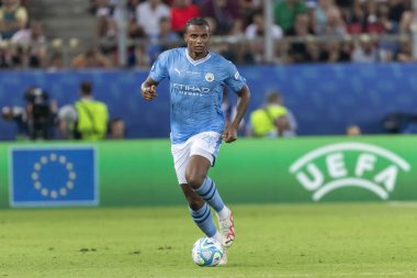 Atina, Yunanistan - 16 Ağustos 2023: Manchester City Manuel Akanji 'nin oyuncusu Manchester City ile Sevilla arasında oynanan UEFA Süper Kupa Finali sırasında, Pire' nin Stadyumu Karaiskakis kentinde maç yapıyor