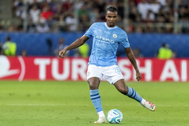 Atina, Yunanistan - 16 Ağustos 2023: Manchester City Manuel Akanji 'nin oyuncusu Manchester City ile Sevilla arasında oynanan UEFA Süper Kupa Finali sırasında, Pire' nin Stadyumu Karaiskakis kentinde maç yapıyor