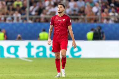 Atina, Yunanistan - 16 Ağustos 2023: Lucas Ocampos 'un oyuncusu UEFA Süper Kupa Finali' nde Manchester City ile Sevilla arasında oynanan Stadyum Karaiskakis, Pire 'de maç yapıyor