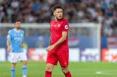 Atina, Yunanistan - 16 Ağustos 2023: Lucas Ocampos 'un oyuncusu UEFA Süper Kupa Finali' nde Manchester City ile Sevilla arasında oynanan Stadyum Karaiskakis, Pire 'de maç yapıyor
