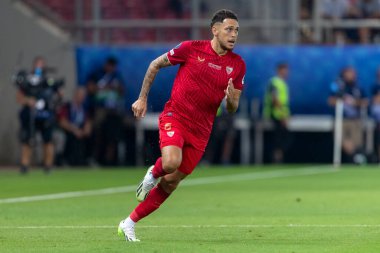Atina, Yunanistan - 16 Ağustos 2023: Lucas Ocampos 'un oyuncusu UEFA Süper Kupa Finali' nde Manchester City ile Sevilla arasında oynanan Stadyum Karaiskakis, Pire 'de maç yapıyor