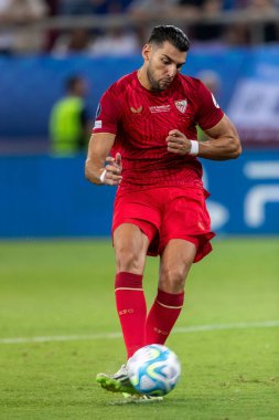 Atina, Yunanistan - 16 Ağustos 2023: Manchester City ile Sevilla arasında oynanan UEFA Süper Kupa Finali sırasında Rafa Mir 'in oyuncusu, Pire' nin Stadyumu Karaiskakis kentinde oynanan karşılaşmada